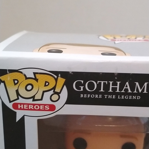 BNIB Funko Pop! Gotham James Gordon Vinyl Figure - Picture 6 of 6